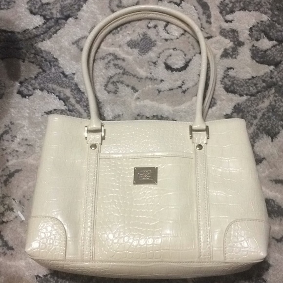 Liz Claiborne Handbags - Liz Claiborne Handbag